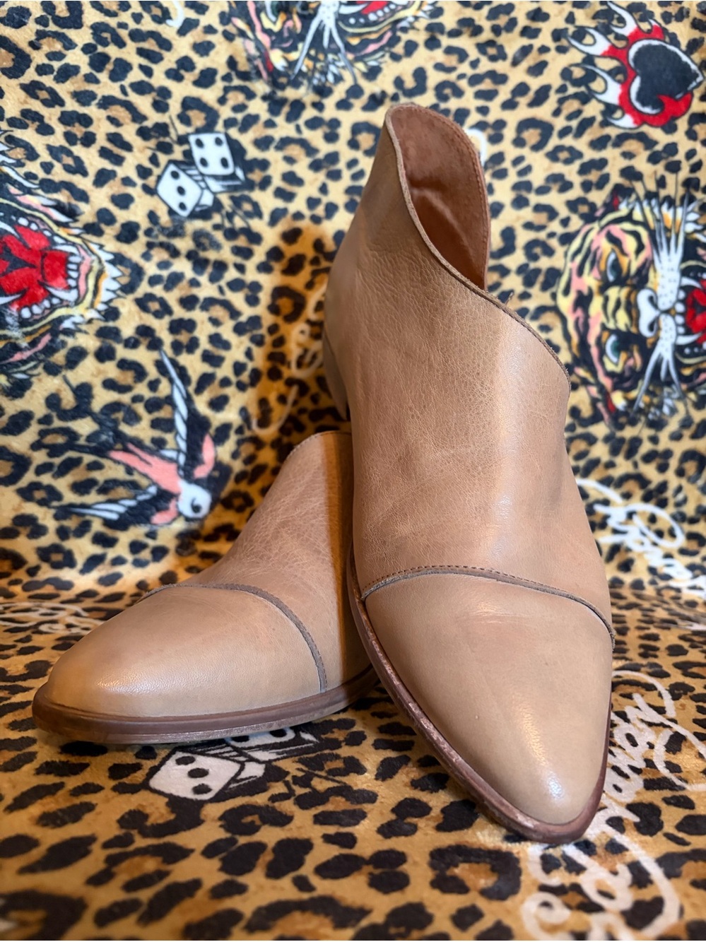 FREE PEOPLE Royale Flat Tan Leather Pointed Heel Ankle Shoes size 40